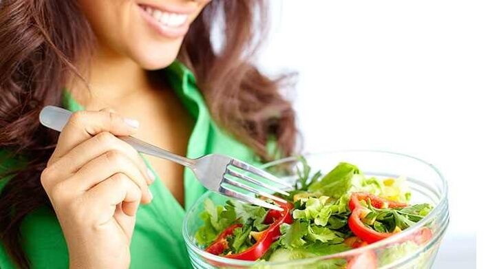 girl who eats vegetable salad on a protein diet